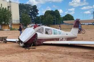 Avião cai em campo de futebol em Teresina; 2º caso em 24h