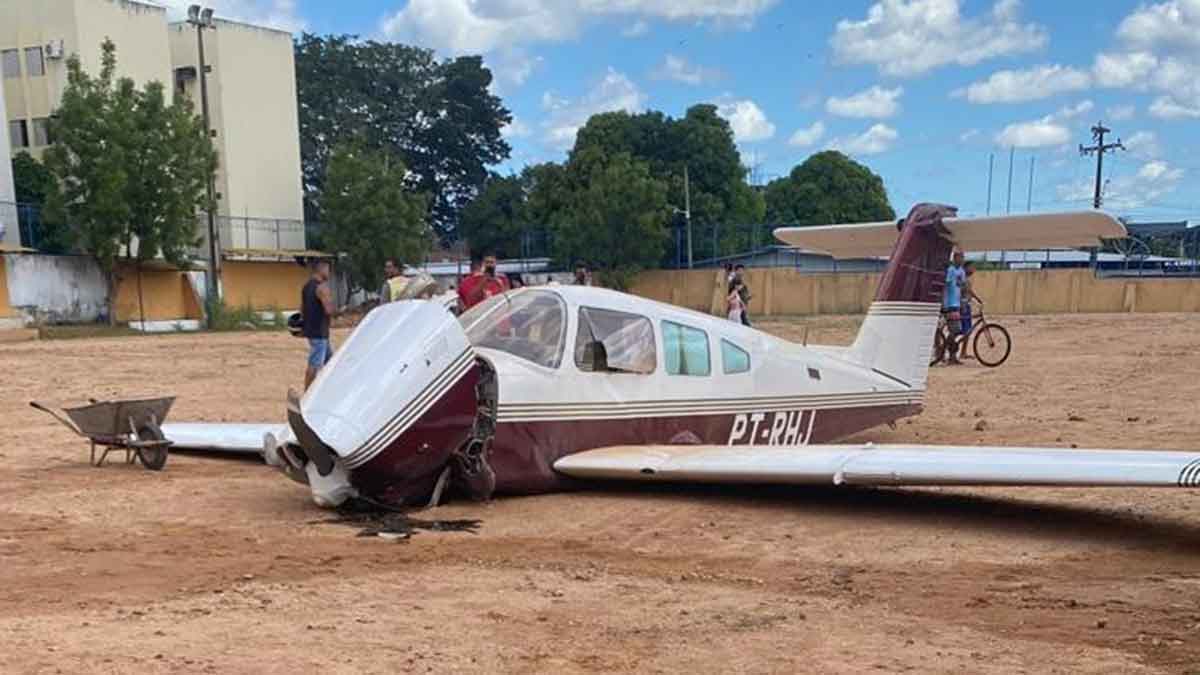 Avião cai em campo de futebol em Teresina; 2º caso em 24h