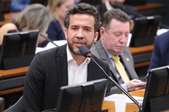 Deputado André Janones