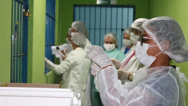 Vacinação de presos no Piauí contra a covid