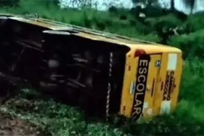 Ônibus Escolar