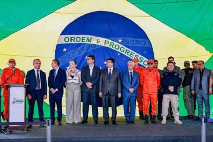 Rafael Fonteles entrega novas viaturas e equipamentos ao Corpo de Bombeiros. Foto: Reprodução