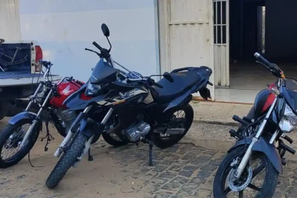 Motos
