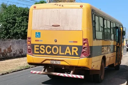 Ônibus Escolar
